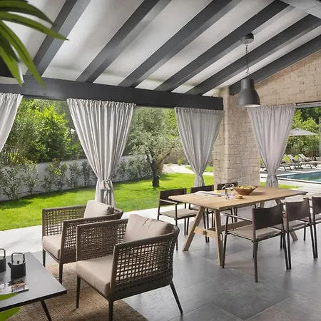 Vizzani Villa